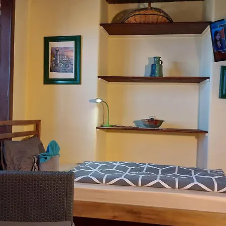 Apartamentos-monasterio-de-san-antonio-kleines-studio-15qm-fuer-junge-leute *