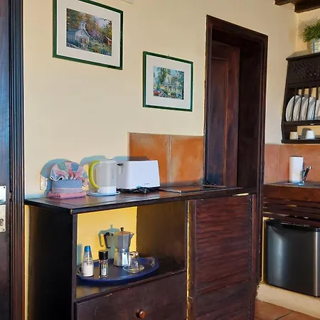 Appartement Apartamentos-monasterio-de-san-antonio-kleines-studio-15qm-fuer-junge-leute